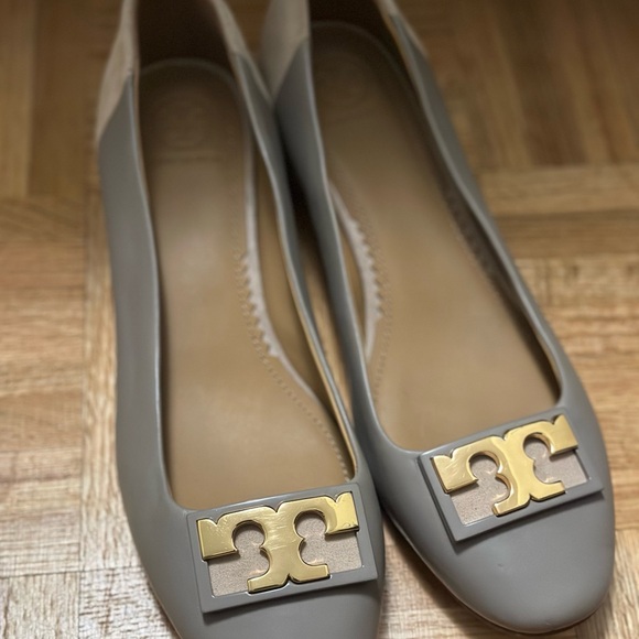 SOLD- TORY BURCH - Gigi Rounded-Toe Flat - Picture 3 of 7